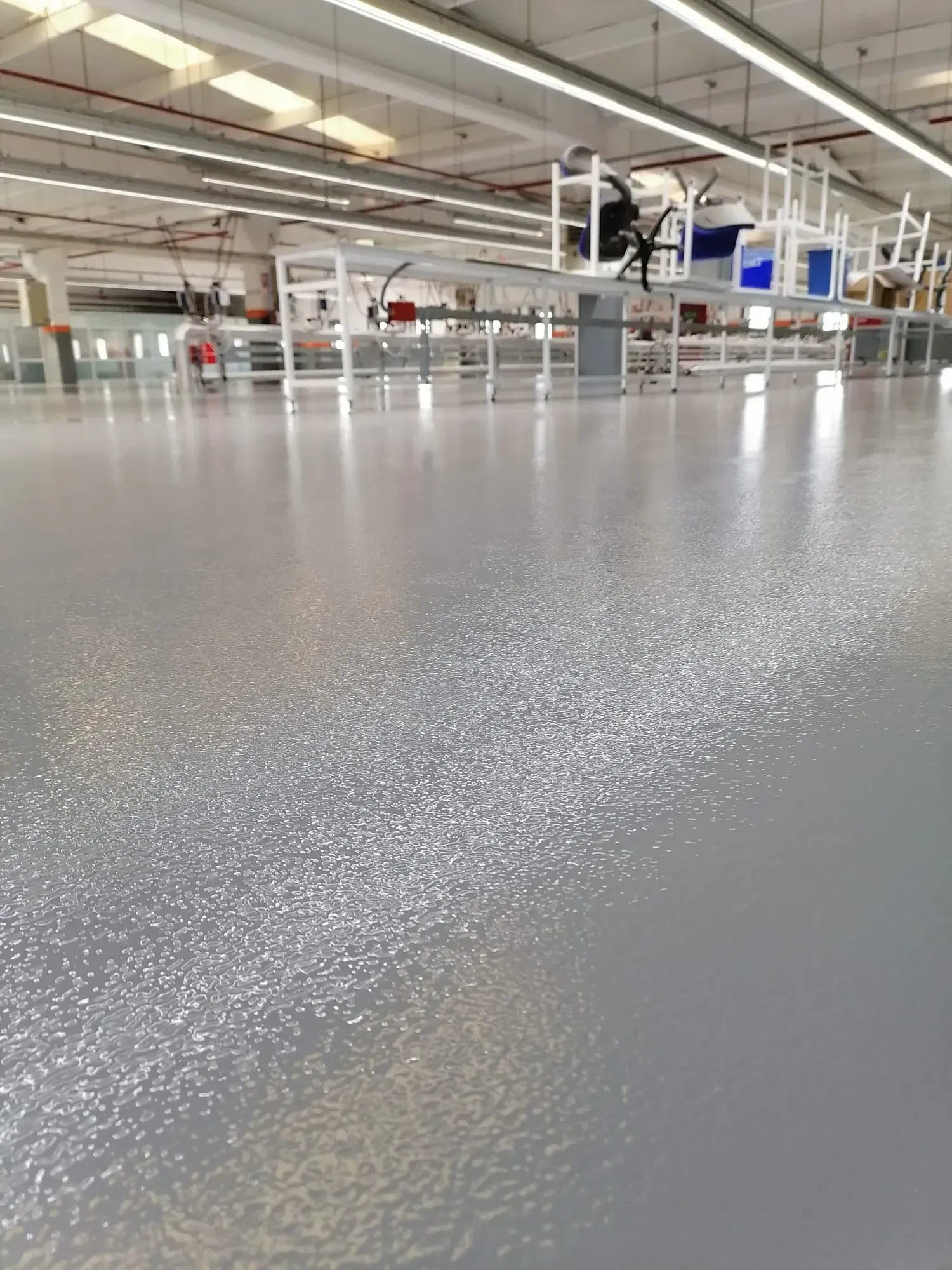 portakal-kabugu-gorunumlu-ozpolat-epoksi-zemin-kaplama-11 portakal-kabugu-gorunumlu-ozpolat-epoksi-zemin-kaplama-11